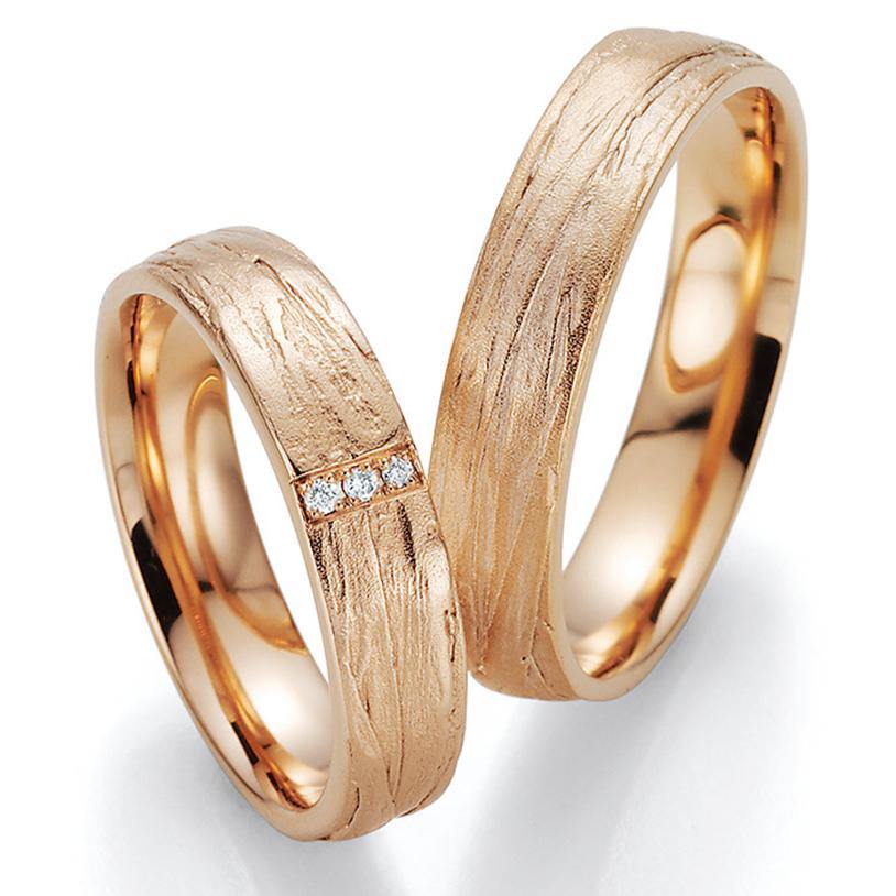 Trauringe Apricotgold in 4,7mm Breite Oberfläche Raumatt -Damenring mit 3 Brillanten-Hochzeitsschmiede Aachen