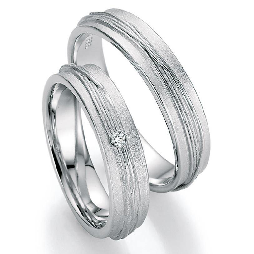 Trauringe Bayer in 585 Weißgold 4,8mm Damenring mit 0,02 Brillant-Hochzeitsschmiede Aachen