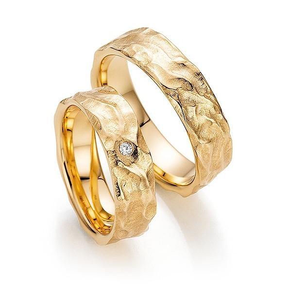 Trauringe Apricotgold einfarbig mit Brillant - Hochzeitsschmiede Aachen