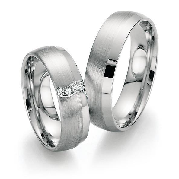 Das Modell Lebensfreude von Fischer symbolisiert eine moderne, perfekte Kombination aus zeitlosem Design und strahlender Eleganz. Diese Weissgold Trauringe vereinen klassische Schönheit mit zeitgenössischen Elementen – Hochzeitsschmiede Aachen